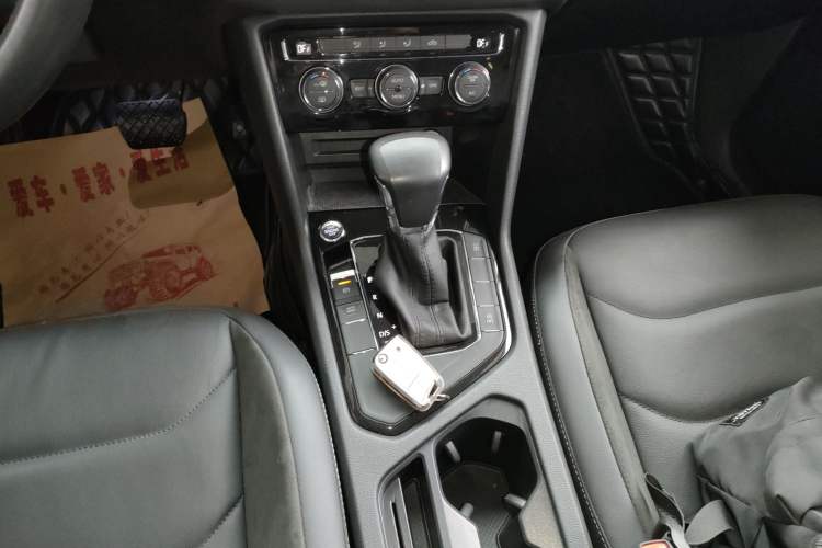 Used Volkswagen Tiguan L 2020 330TSI Automatic Two-Wheel Drive Panoramic Comfort Edition China VI Standard Gear Lever