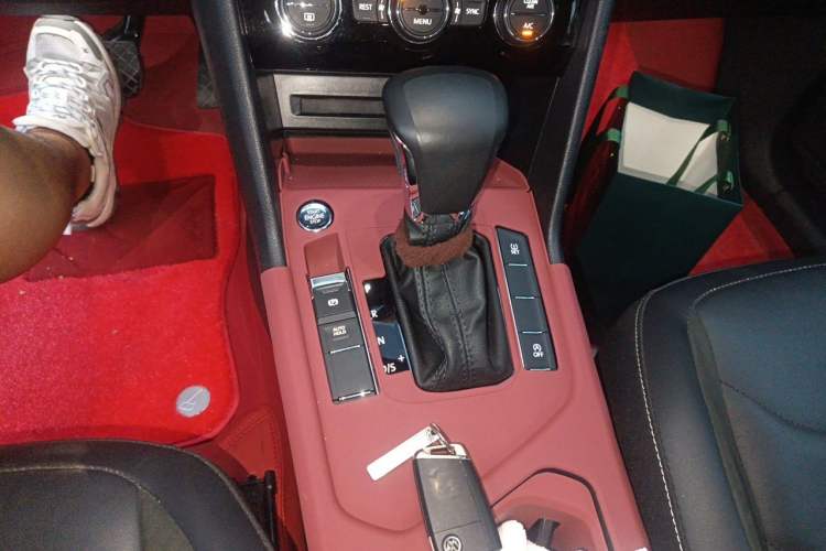 Used Volkswagen Tiguan L 2020 330TSI Automatic Two-Wheel Drive Panoramic Comfort Edition China VI Standard Gear Lever