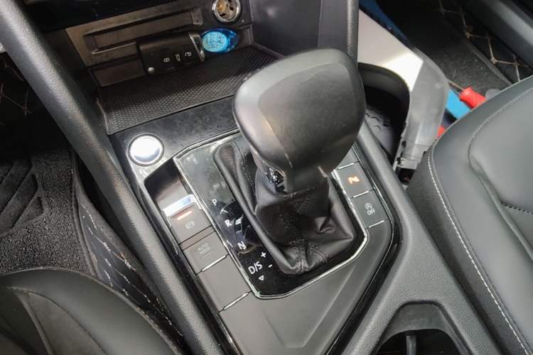 Used Volkswagen Tiguan L 2020 330TSI Automatic Two-Wheel Drive Smart Luxury Edition China VI Standard Gear Lever