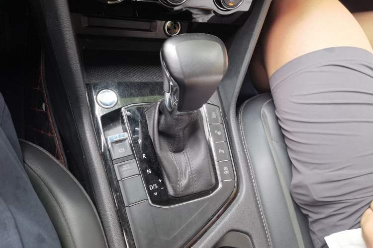 Used Volkswagen Tiguan L 2020 330TSI Automatic Two-Wheel Drive Smart Luxury Edition China VI Standard Gear Lever