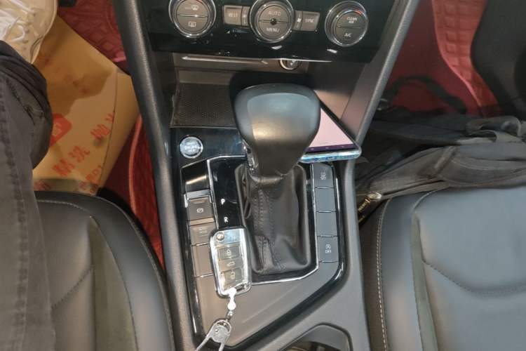 Used Volkswagen Tiguan L 2020 330TSI Automatic Two-Wheel Drive Panoramic Comfort Edition China VI Standard Gear Lever