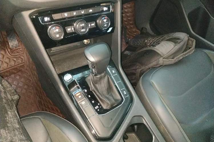 Used Volkswagen Tiguan L 2020 330TSI Automatic Two-Wheel Drive Panoramic Comfort Edition China VI Standard Gear Lever