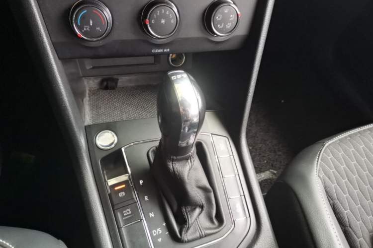 Used Volkswagen Tiguan L 2020 330TSI Automatic Two-Wheel Drive Luxury Edition China VI Standard Gear Lever