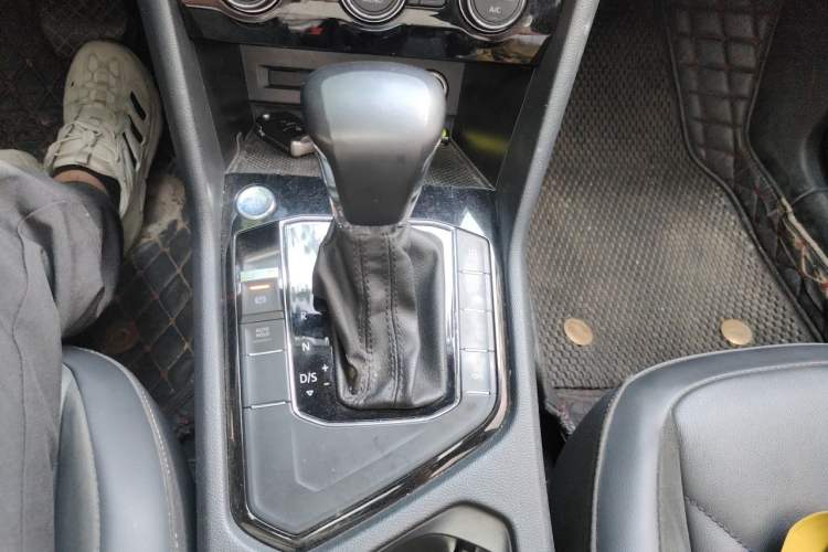 Used Volkswagen Tiguan L 2020 330TSI Automatic Two-Wheel Drive Panoramic Comfort Edition China VI Standard Gear Lever
