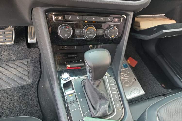 Used Volkswagen Tiguan L 2020 330TSI Automatic Two-Wheel Drive R-Line Flagship Version China VI Standard Gear Lever