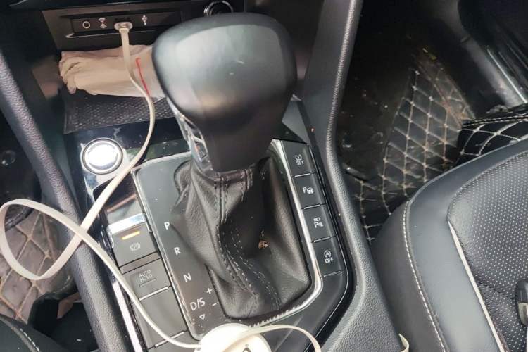 Used Volkswagen Tiguan L 2020 330TSI Automatic Two-Wheel Drive R-Line Flagship Version China VI Standard Gear Lever