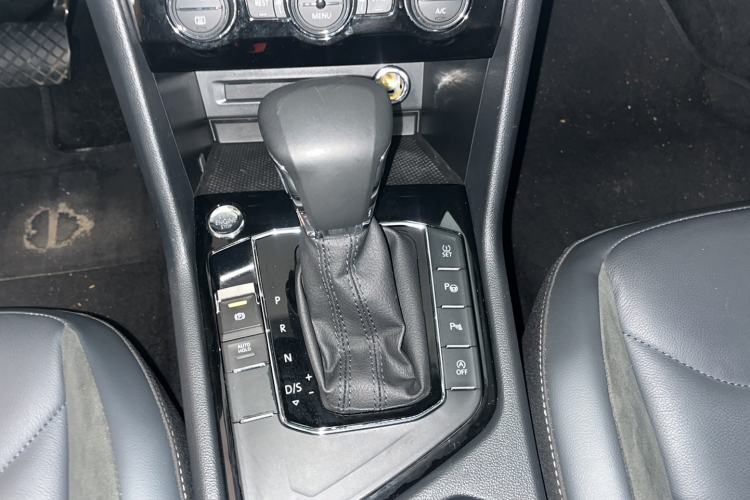 Used Volkswagen Tiguan L 2020 330TSI Automatic Two-Wheel Drive Smart Luxury Edition China VI Standard Gear Lever