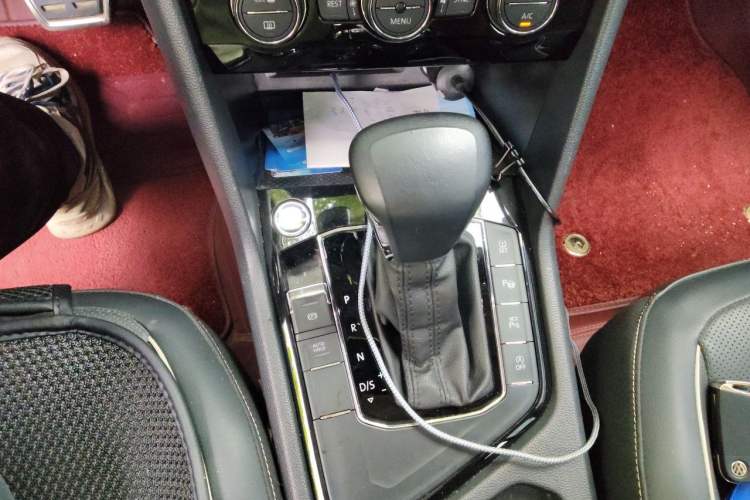 Used Volkswagen Tiguan L 2020 330TSI Automatic Two-Wheel Drive R-Line Flagship Version China VI Standard Gear Lever