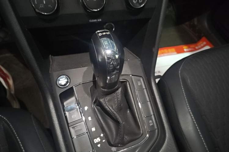 Used Volkswagen Tiguan L 2020 330TSI Automatic Two-Wheel Drive Luxury Edition China VI Standard Gear Lever