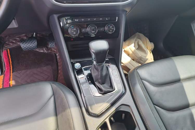 Used Volkswagen Tiguan L 2020 330TSI Automatic Two-Wheel Drive Smart Luxury Edition China VI Standard Gear Lever