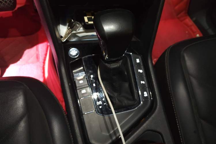 Used Volkswagen Tiguan L 2020 330TSI Automatic Two-Wheel Drive Smart Luxury Edition China VI Standard Gear Lever