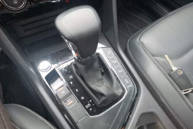 Used Volkswagen Tiguan L 2020 330TSI Automatic Two-Wheel Drive Smart Luxury Edition China VI Standard Gear Lever