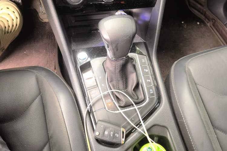 Used Volkswagen Tiguan L 2020 330TSI Automatic Two-Wheel Drive Smart Luxury Edition China VI Standard Gear Lever