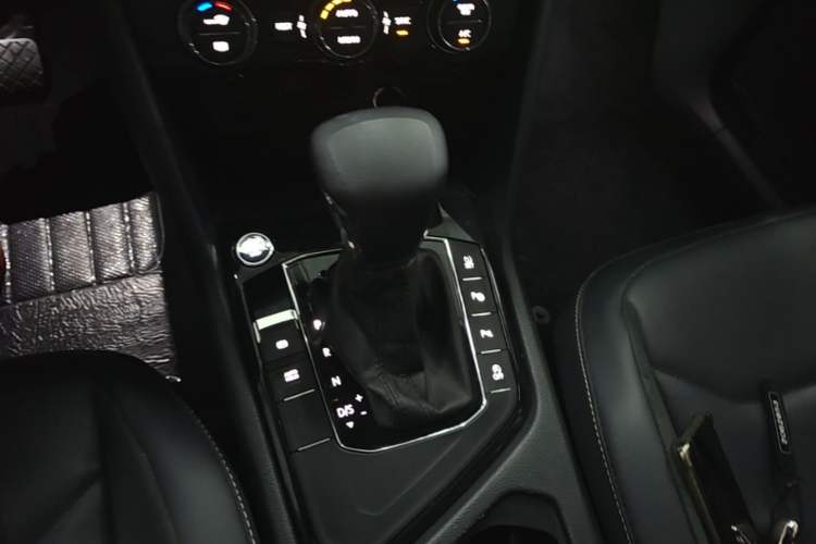 Used Volkswagen Tiguan L 2020 330TSI Automatic Two-Wheel Drive Smart Luxury Edition China VI Standard Gear Lever
