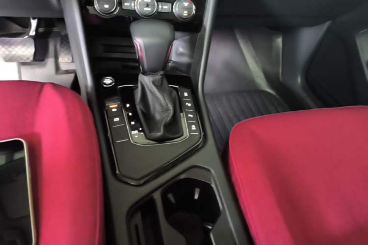 Used Volkswagen Tiguan L 2020 330TSI Automatic Two-Wheel Drive Smart Luxury Edition China VI Standard Gear Lever