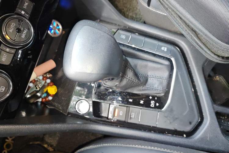 Used Volkswagen Tiguan L 2020 330TSI Automatic Two-Wheel Drive Panoramic Comfort Edition China VI Standard Gear Lever