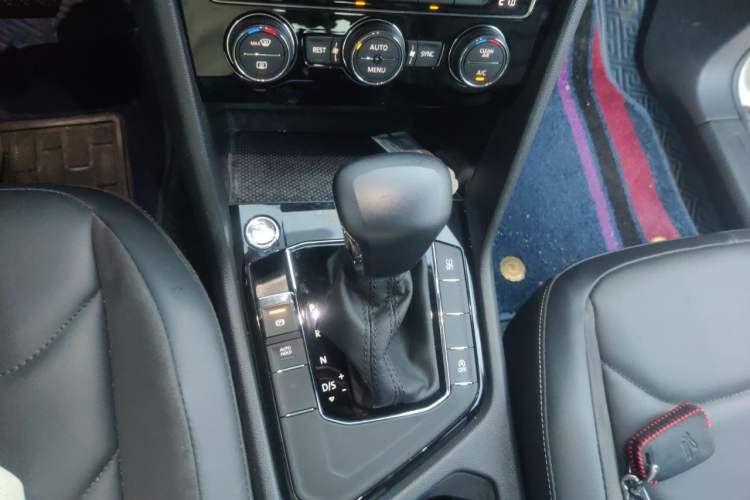 Used Volkswagen Tiguan L 2020 330TSI Automatic Two-Wheel Drive Panoramic Comfort Edition China VI Standard Gear Lever