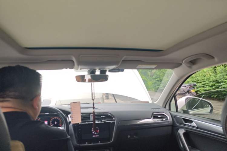 Used Volkswagen Tiguan L 2020 330TSI Automatic Two-Wheel Drive R-Line Flagship Version China VI Standard Headliner