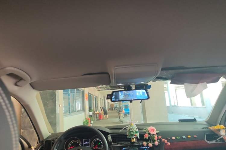 Used Volkswagen Tiguan L 2020 330TSI Automatic Two-Wheel Drive Luxury Edition China VI Standard Headliner