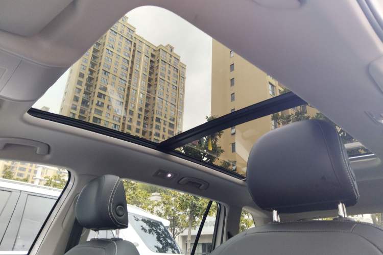 Used Volkswagen Tiguan L 2020 330TSI Automatic Two-Wheel Drive Panoramic Comfort Edition China VI Standard Headliner