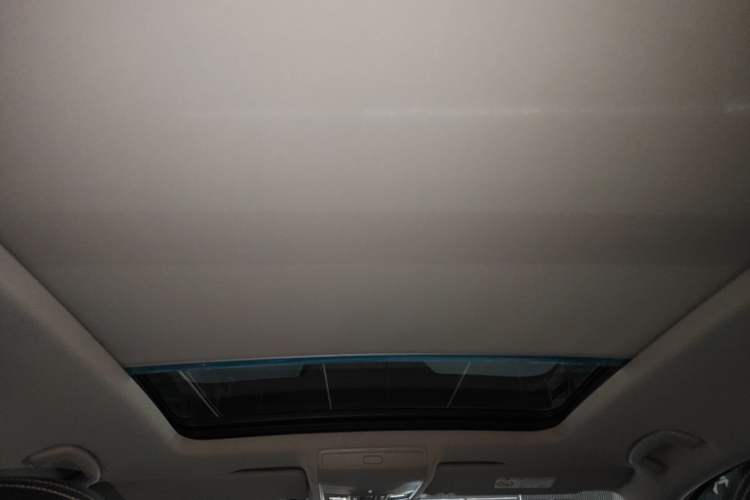 Used Volkswagen Tiguan L 2020 330TSI Automatic Two-Wheel Drive Smart Luxury Edition China VI Standard Headliner