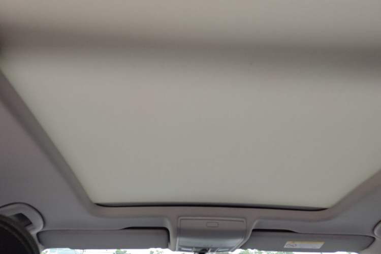 Used Volkswagen Tiguan L 2020 330TSI Automatic Two-Wheel Drive Smart Luxury Edition China VI Standard Headliner