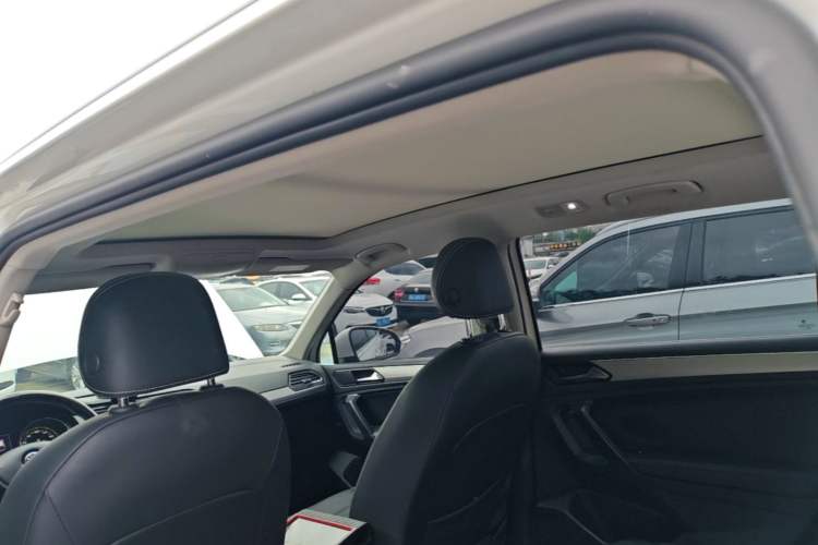 Used Volkswagen Tiguan L 2020 330TSI Automatic Two-Wheel Drive Panoramic Comfort Edition China VI Standard Headliner