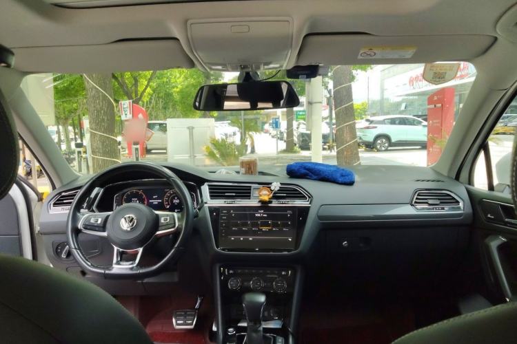 Used Volkswagen Tiguan L 2020 330TSI Automatic Two-Wheel Drive R-Line Flagship Version China VI Standard Headliner