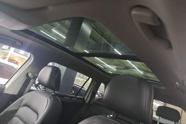 Used Volkswagen Tiguan L 2020 330TSI Automatic Two-Wheel Drive Smart Luxury Edition China VI Standard Headliner