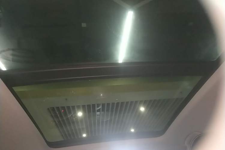 Used Volkswagen Tiguan L 2020 330TSI Automatic Two-Wheel Drive Smart Luxury Edition China VI Standard Headliner