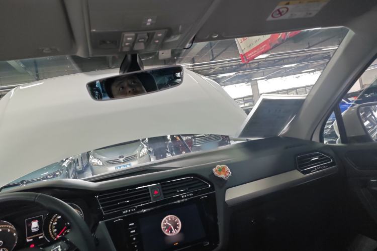Used Volkswagen Tiguan L 2020 330TSI Automatic Two-Wheel Drive Smart Luxury Edition China VI Standard Headliner