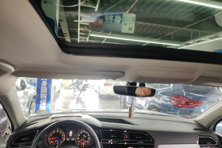 Used Volkswagen Tiguan L 2020 330TSI Automatic Two-Wheel Drive Smart Luxury Edition China VI Standard Headliner