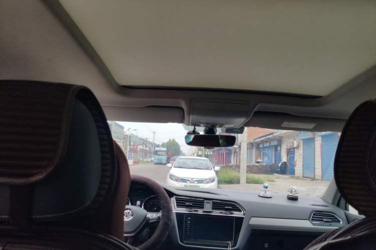 Used Volkswagen Tiguan L 2020 330TSI Automatic Two-Wheel Drive Smart Luxury Edition China VI Standard Headliner