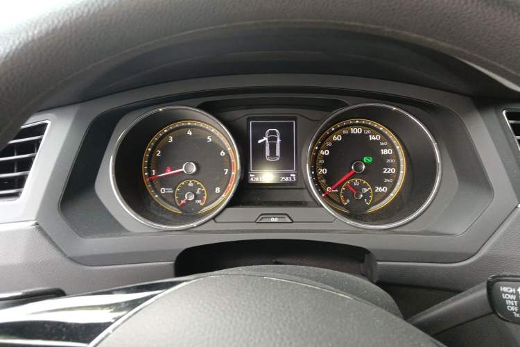 Used Volkswagen Tiguan L 2020 330TSI Automatic Two-Wheel Drive Luxury Edition China VI Standard Instrument Cluster