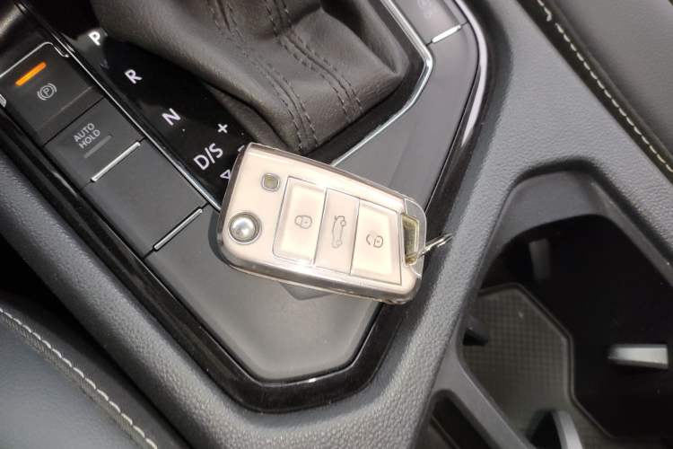 Used Volkswagen Tiguan L 2020 330TSI Automatic Two-Wheel Drive Panoramic Comfort Edition China VI Standard Interior 1