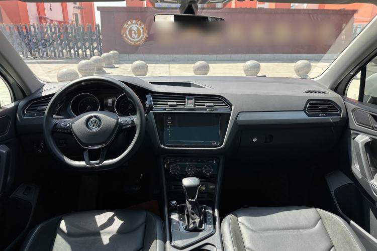 Used Volkswagen Tiguan L 2020 330TSI Automatic Two-Wheel Drive Smart Luxury Edition China VI Standard Interior 1