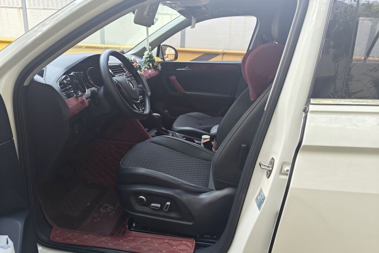 Used Volkswagen Tiguan L 2020 330TSI Automatic Two-Wheel Drive Luxury Edition China VI Standard Interior 1