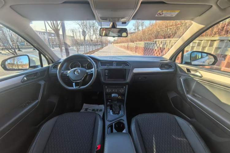 Used Volkswagen Tiguan L 2020 330TSI Automatic Two-Wheel Drive Luxury Edition China VI Standard Interior 1