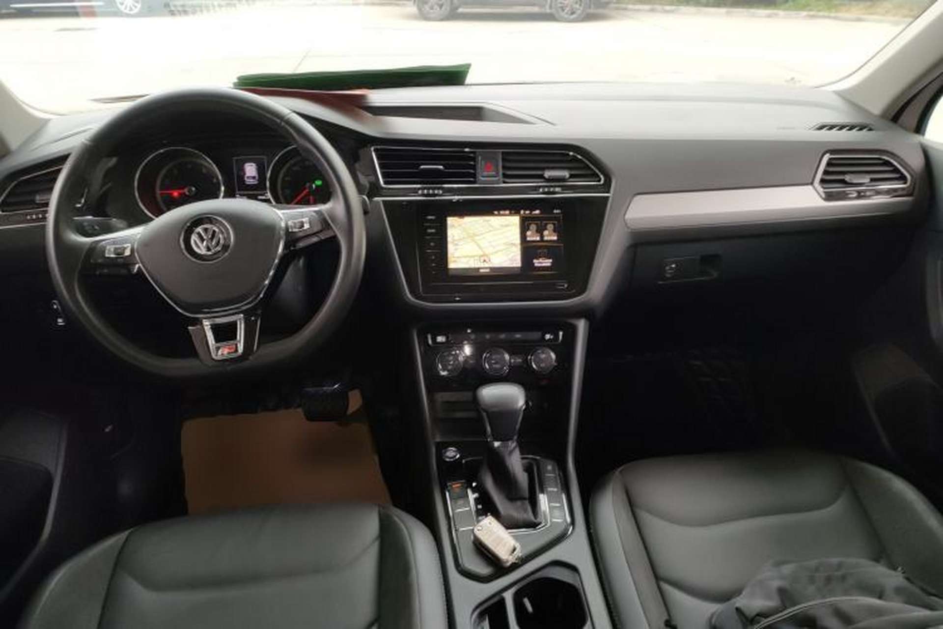 Used Volkswagen Tiguan L 2020 330TSI Automatic Two-Wheel Drive Panoramic Comfort Edition China VI Standard Interior 2