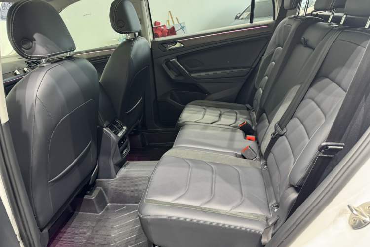 Used Volkswagen Tiguan L 2020 330TSI Automatic Two-Wheel Drive Smart Luxury Edition China VI Standard Interior 2
