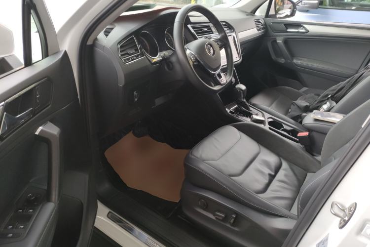 Used Volkswagen Tiguan L 2020 330TSI Automatic Two-Wheel Drive Panoramic Comfort Edition China VI Standard Interior 3