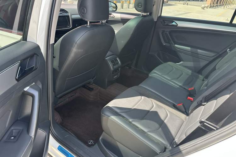 Used Volkswagen Tiguan L 2020 330TSI Automatic Two-Wheel Drive Smart Luxury Edition China VI Standard Interior 3