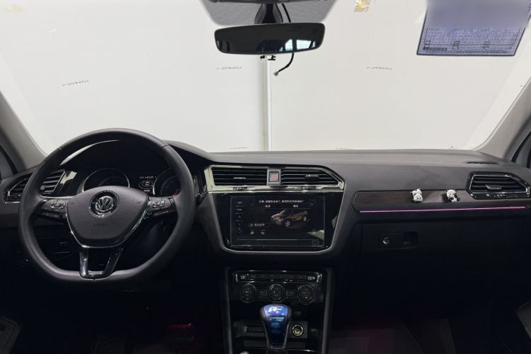 Used Volkswagen Tiguan L 2020 330TSI Automatic Two-Wheel Drive Smart Luxury Edition China VI Standard Interior 3