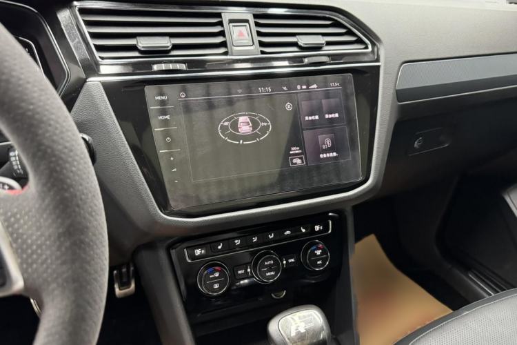 Used Volkswagen Tiguan L 2020 330TSI Automatic Two-Wheel Drive R-Line Flagship Version China VI Standard Interior 3