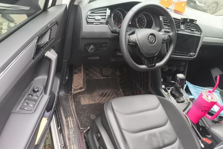 Used Volkswagen Tiguan L 2020 330TSI Automatic Two-Wheel Drive Panoramic Comfort Edition China VI Standard Interior 3