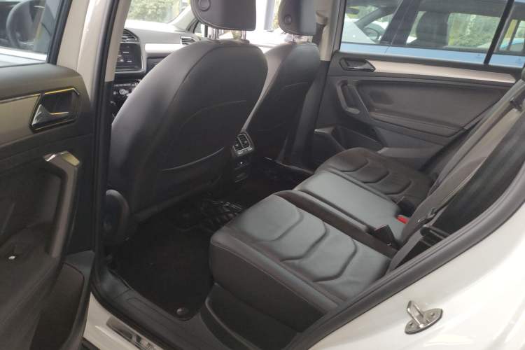 Used Volkswagen Tiguan L 2020 330TSI Automatic Two-Wheel Drive Panoramic Comfort Edition China VI Standard Interior 4
