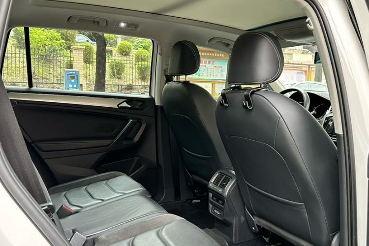 Used Volkswagen Tiguan L 2020 330TSI Automatic Two-Wheel Drive Smart Luxury Edition China VI Standard Interior 4