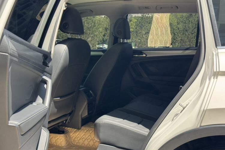 Used Volkswagen Tiguan L 2020 330TSI Automatic Two-Wheel Drive Smart Luxury Edition China VI Standard Interior 5