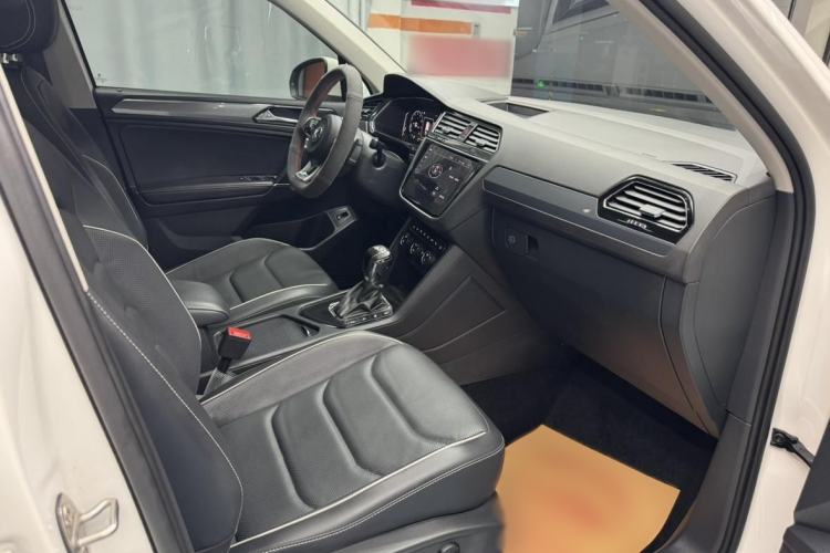 Used Volkswagen Tiguan L 2020 330TSI Automatic Two-Wheel Drive R-Line Flagship Version China VI Standard Interior 7
