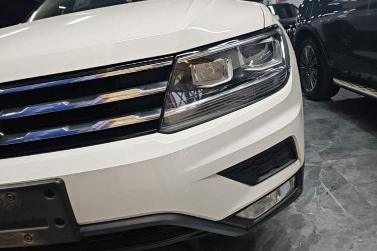 Used Volkswagen Tiguan L 2020 330TSI Automatic Two-Wheel Drive Luxury Edition China VI Standard Left Front Headlight